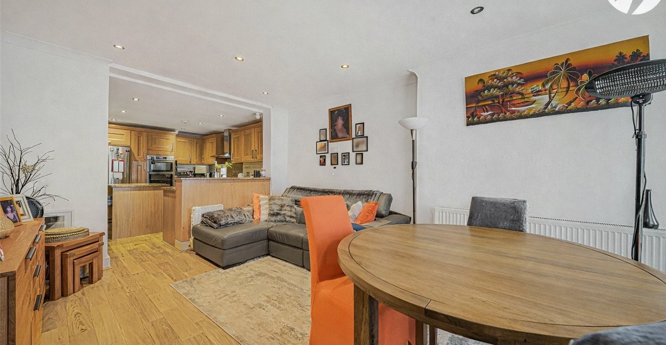 4 bedroom house for sale in London | Robinson Jackson