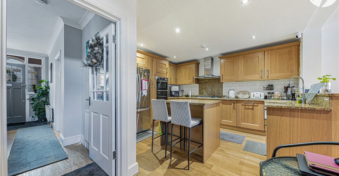 4 bedroom house for sale in London | Robinson Jackson