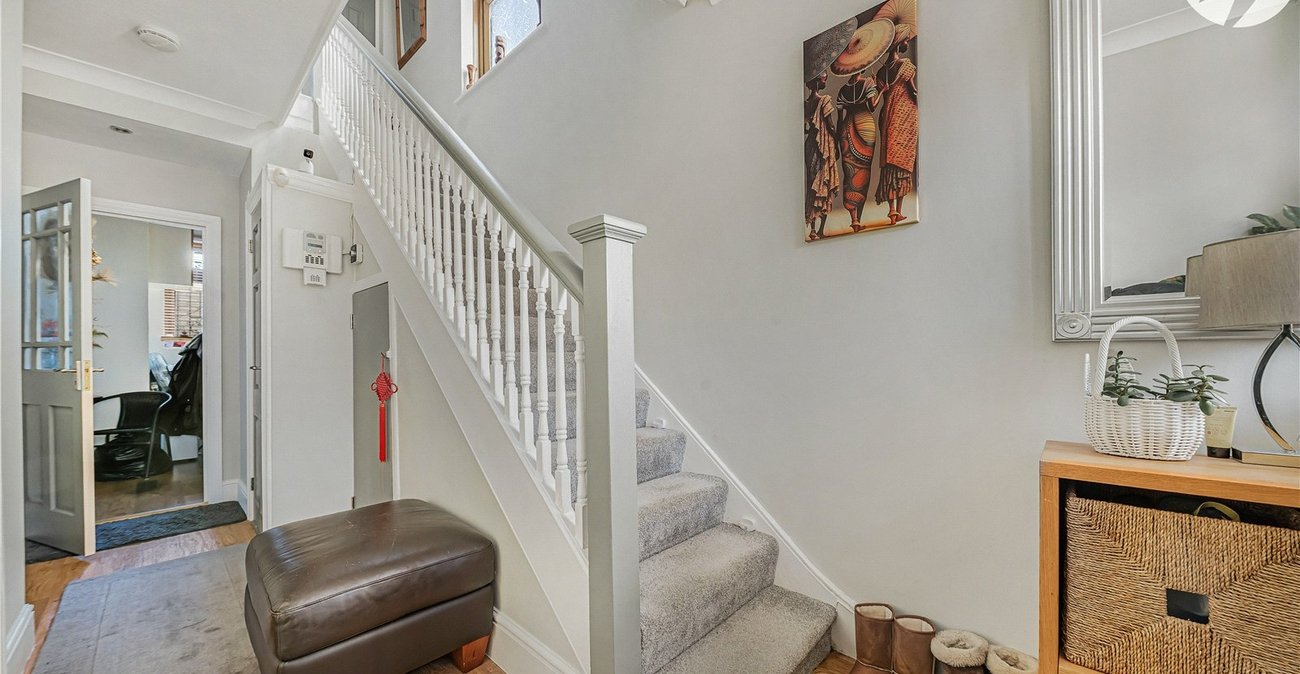 4 bedroom house for sale in London | Robinson Jackson