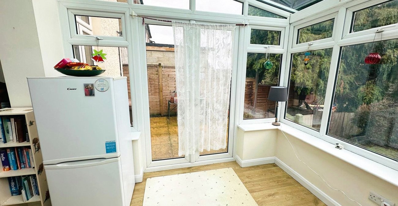 3 bedroom house for sale in London | Robinson Jackson