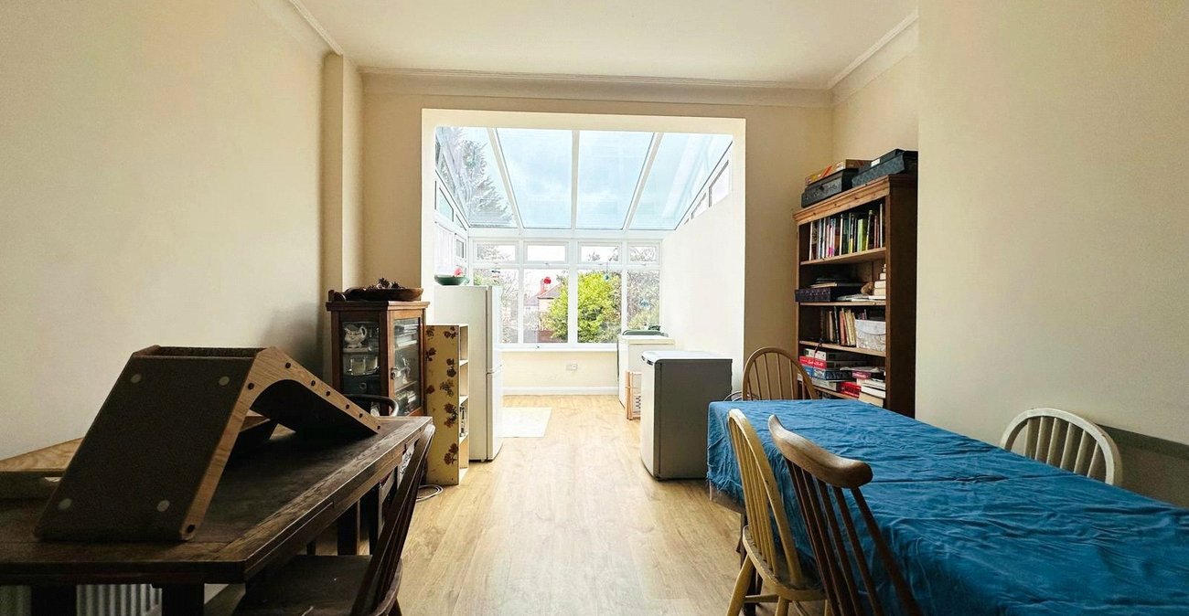 3 bedroom house for sale in London | Robinson Jackson