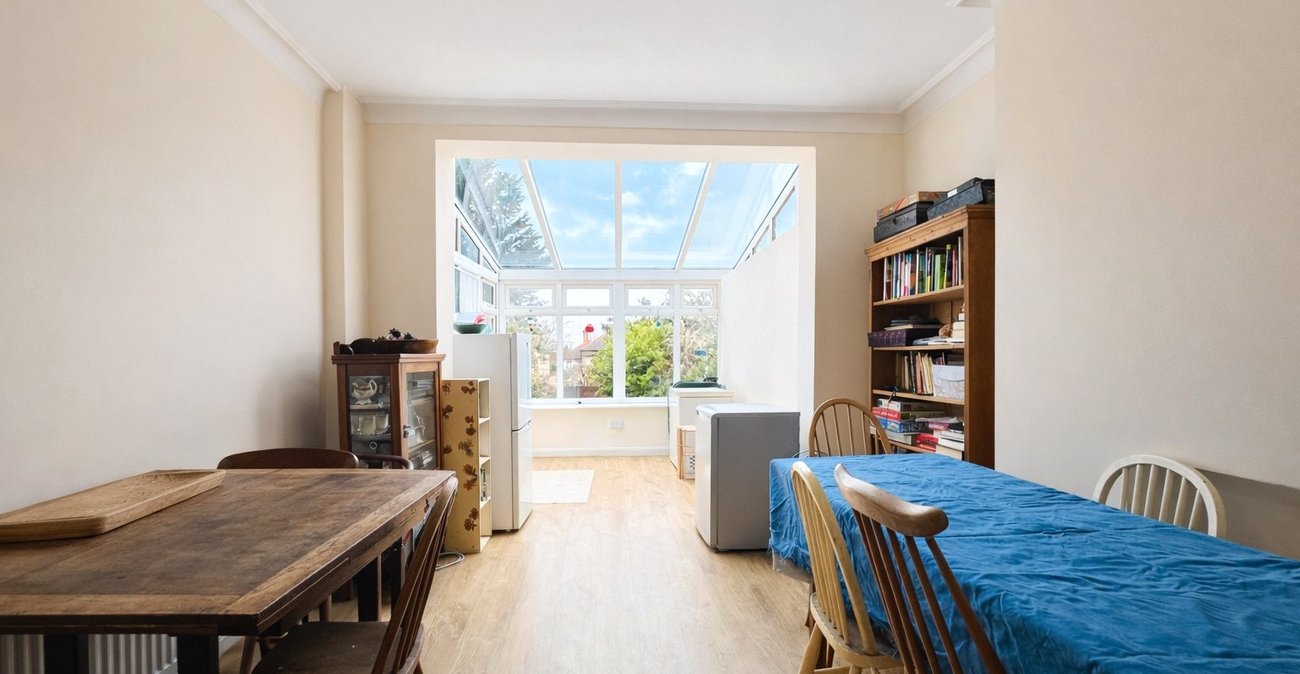 3 bedroom house for sale in London | Robinson Jackson
