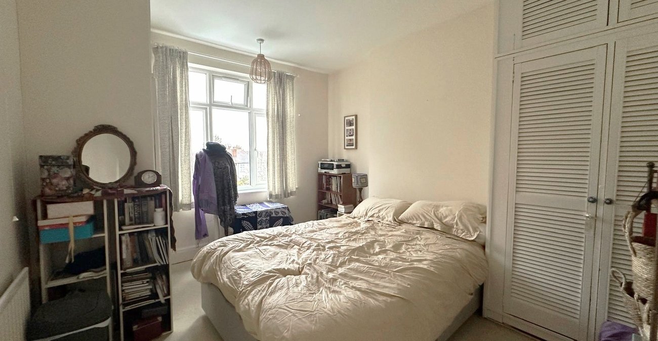 3 bedroom house for sale in London | Robinson Jackson