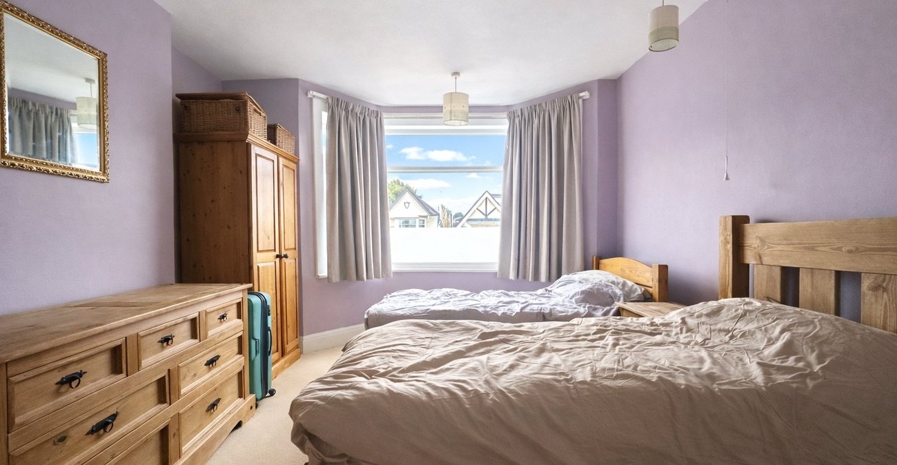 3 bedroom house for sale in London | Robinson Jackson