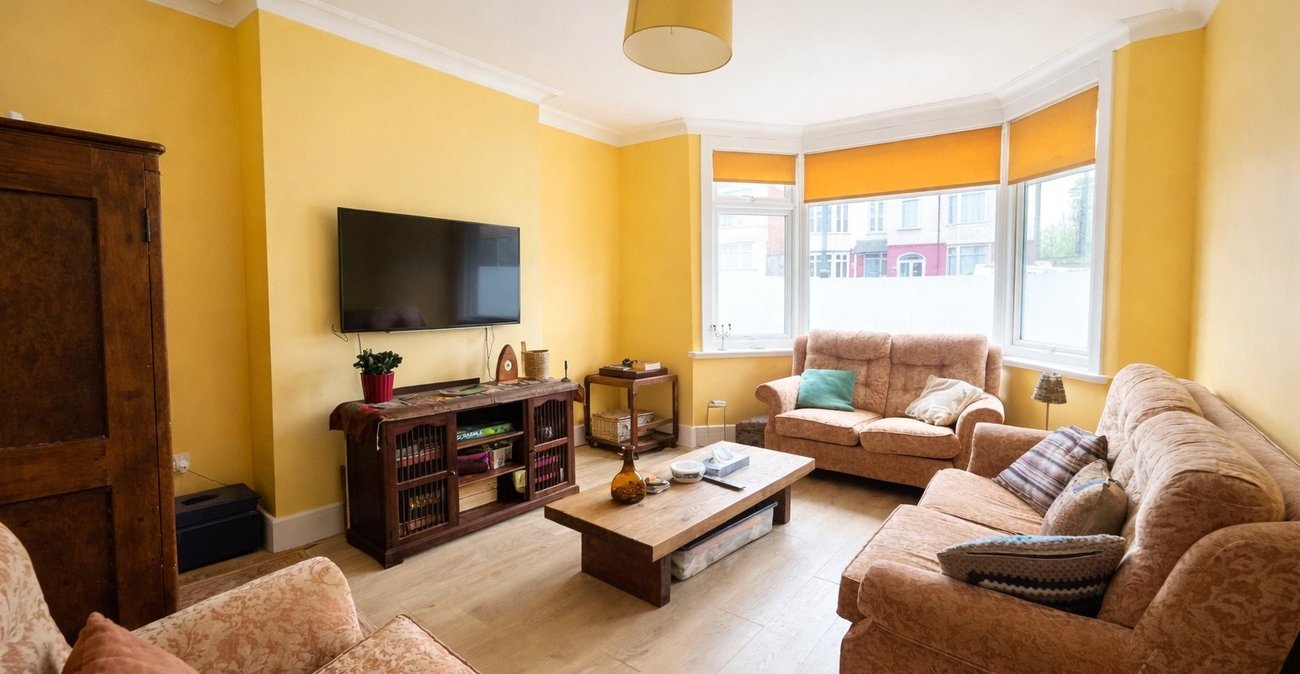 3 bedroom house for sale in London | Robinson Jackson