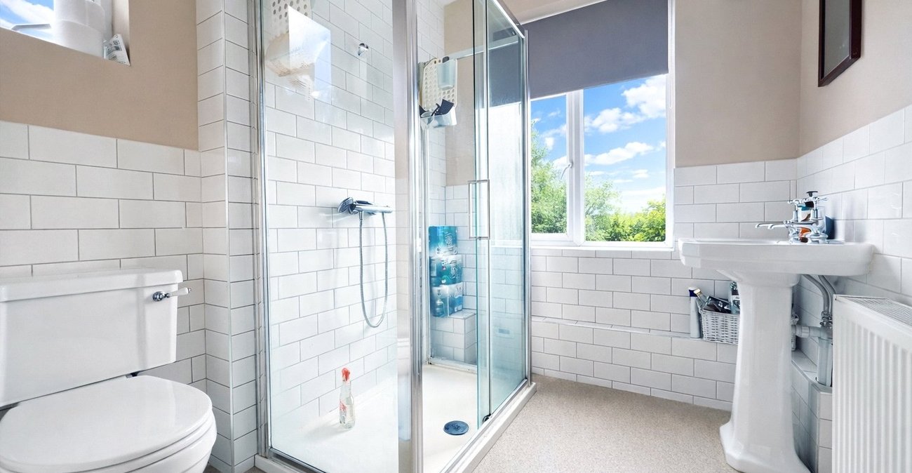 3 bedroom house for sale in London | Robinson Jackson