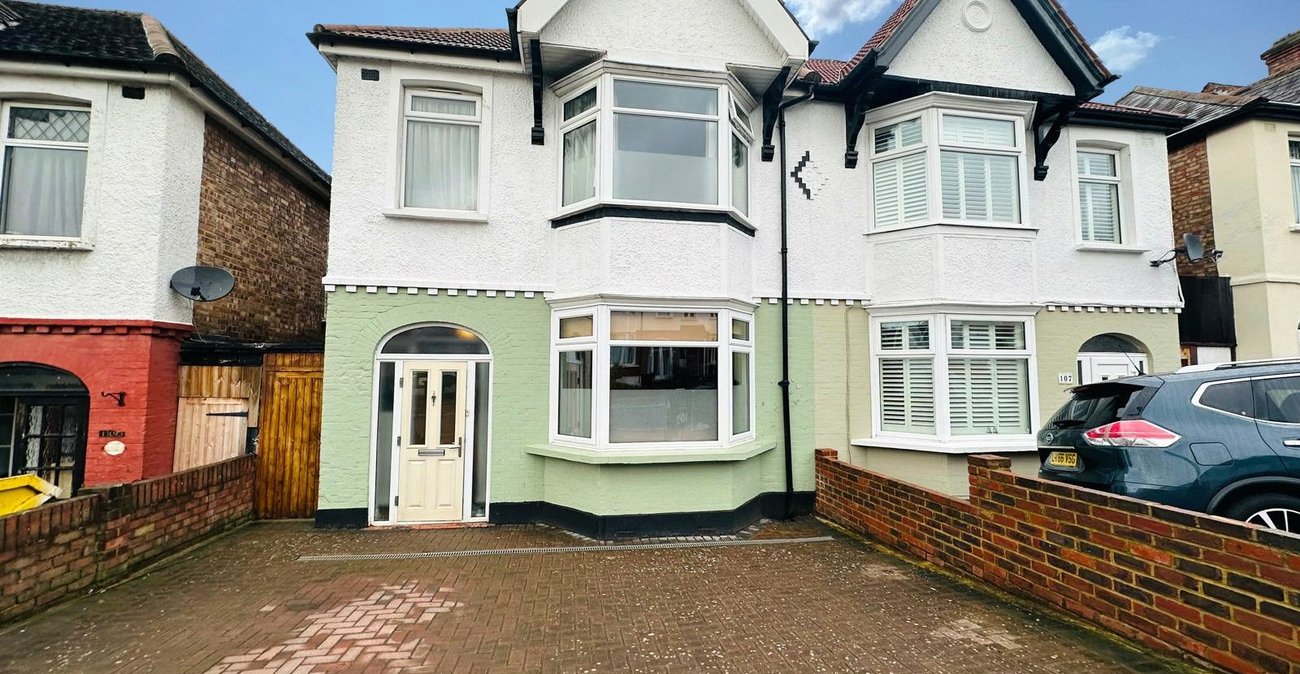 3 bedroom house for sale in London | Robinson Jackson