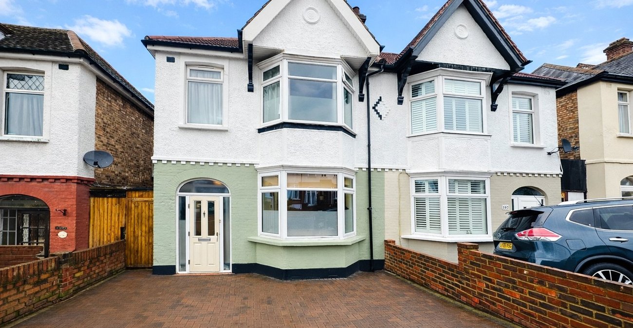 3 bedroom house for sale in London | Robinson Jackson