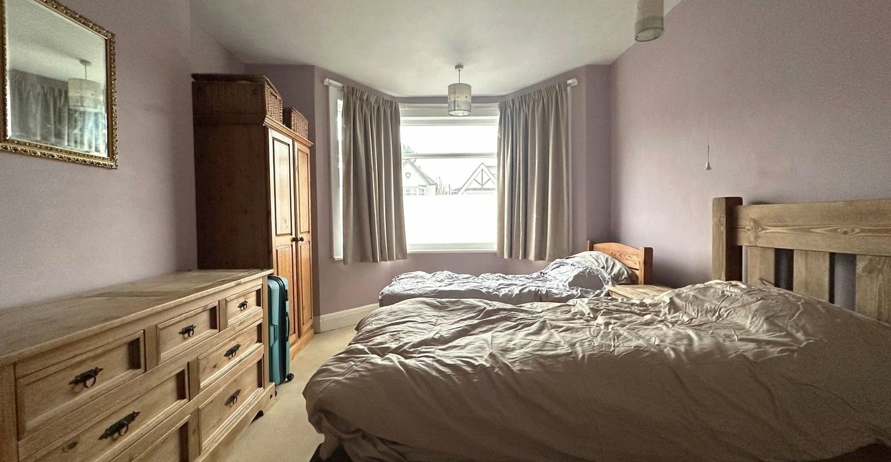 3 bedroom house for sale in London | Robinson Jackson