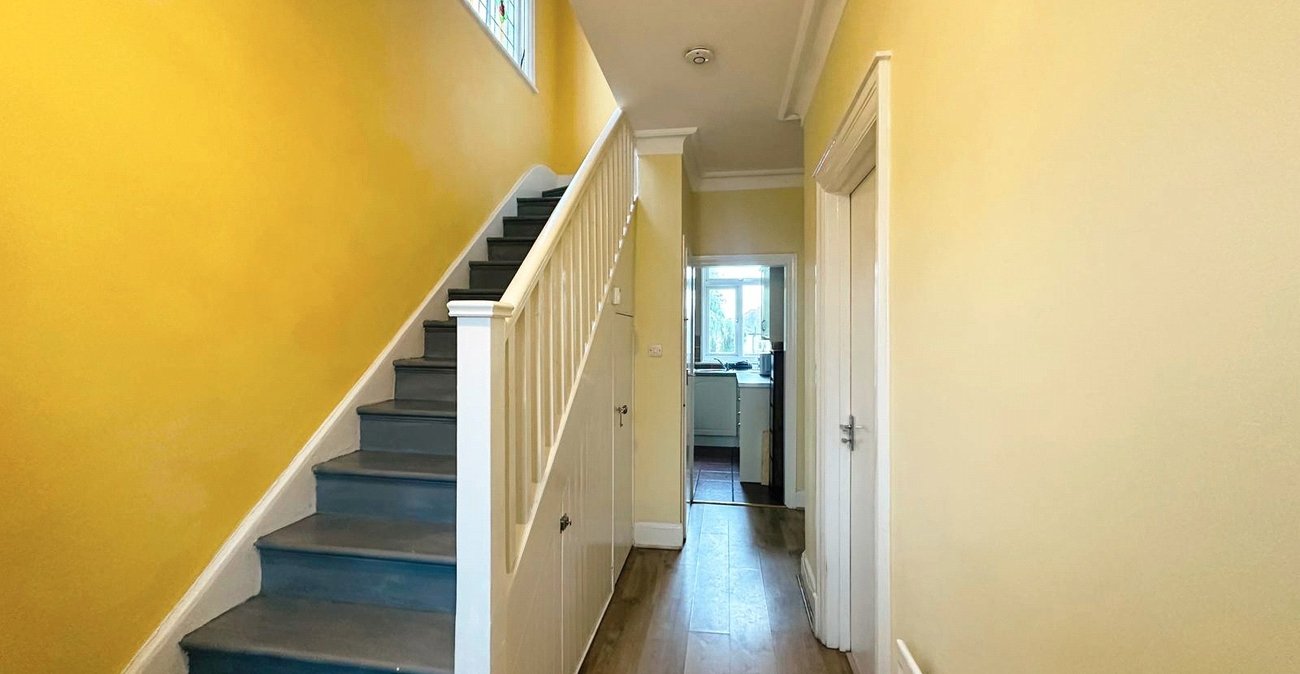 3 bedroom house for sale in London | Robinson Jackson