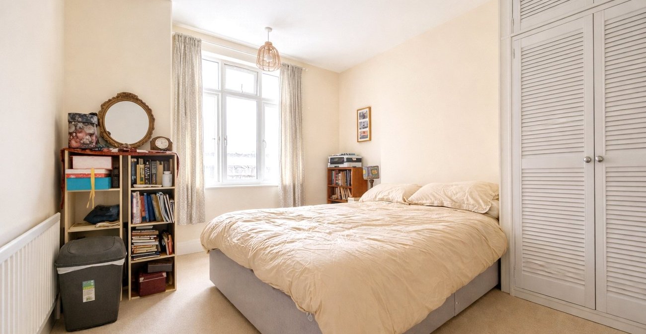 3 bedroom house for sale in London | Robinson Jackson