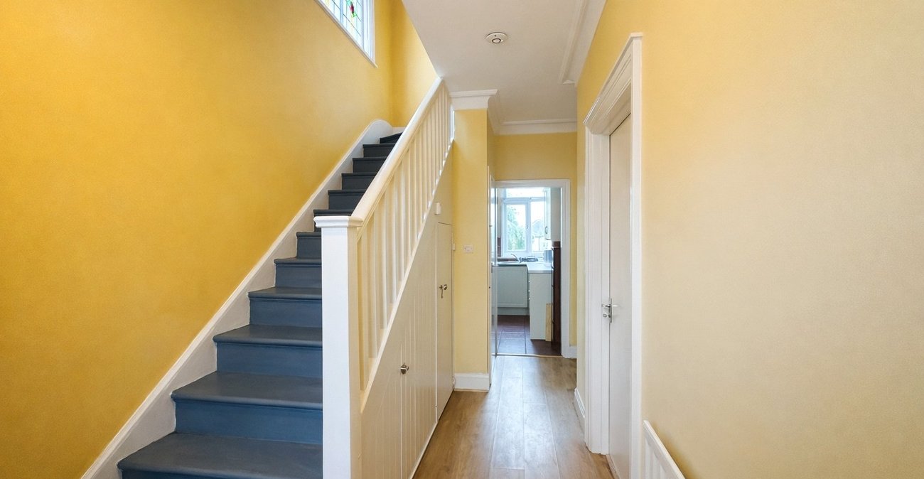 3 bedroom house for sale in London | Robinson Jackson