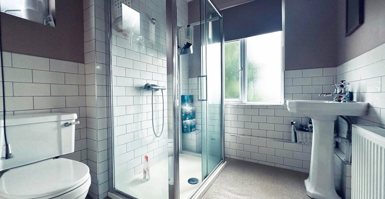 3 bedroom house for sale in London | Robinson Jackson