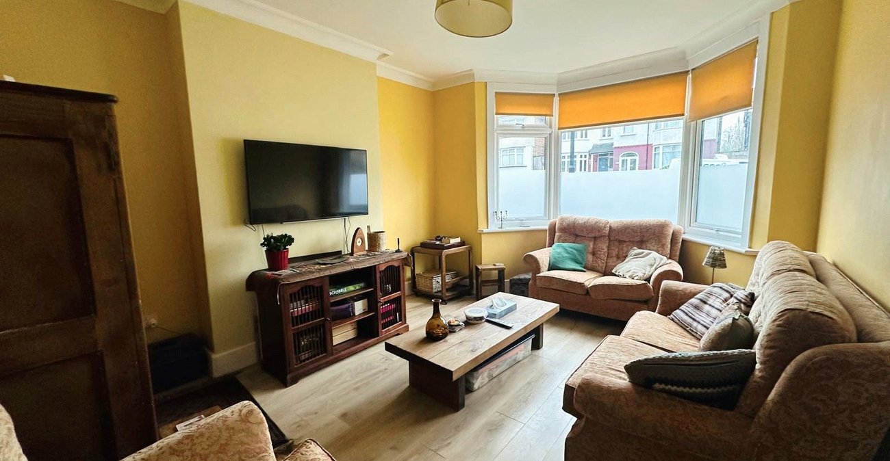 3 bedroom house for sale in London | Robinson Jackson