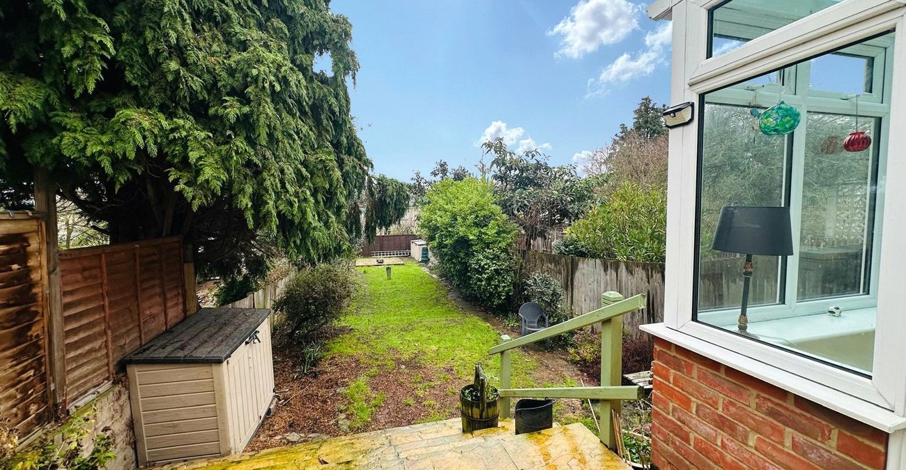 3 bedroom house for sale in London | Robinson Jackson