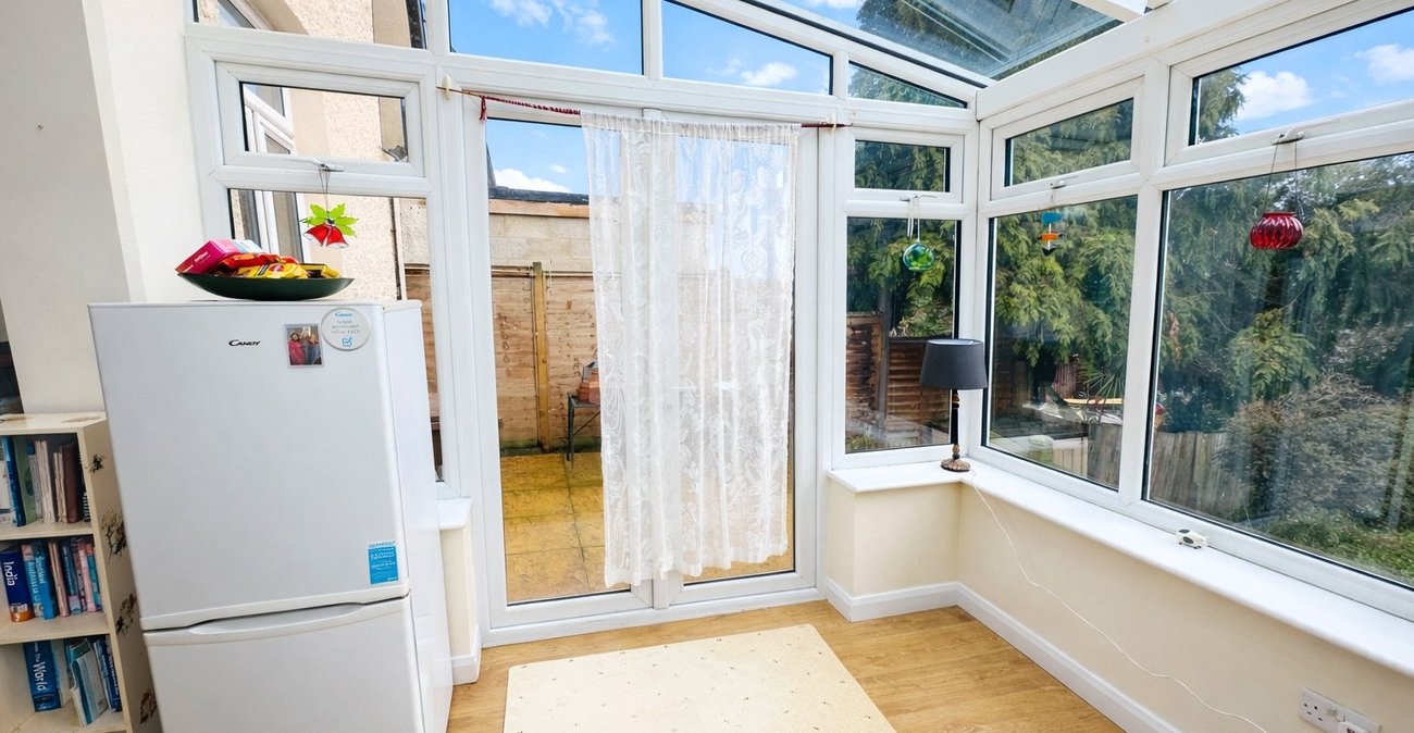 3 bedroom house for sale in London | Robinson Jackson