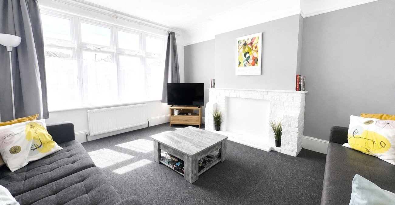 2 bedroom property for sale in London | Robinson Jackson