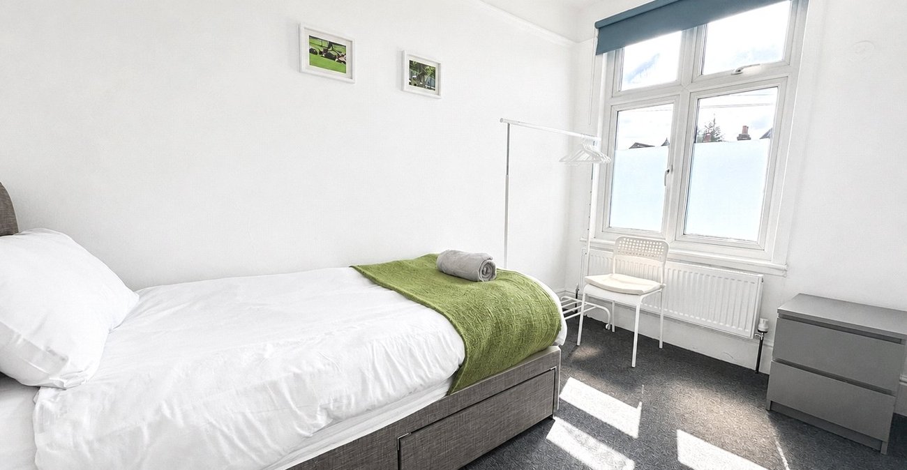 2 bedroom property for sale in London | Robinson Jackson