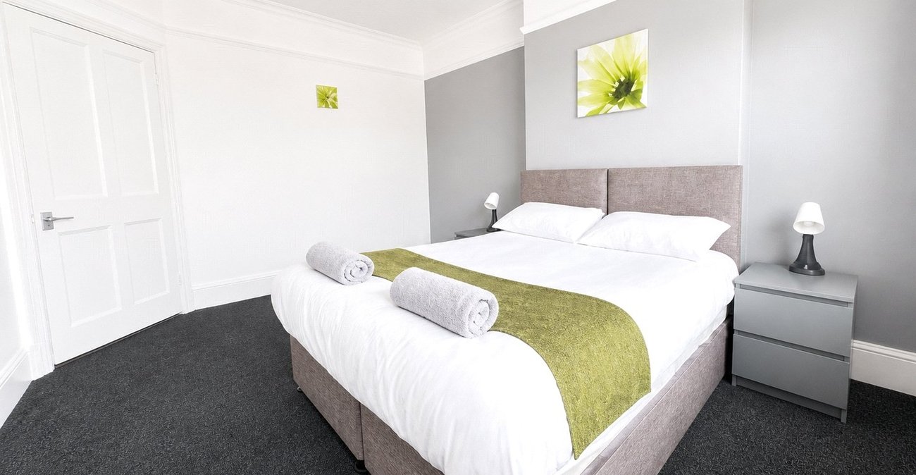 2 bedroom property for sale in London | Robinson Jackson