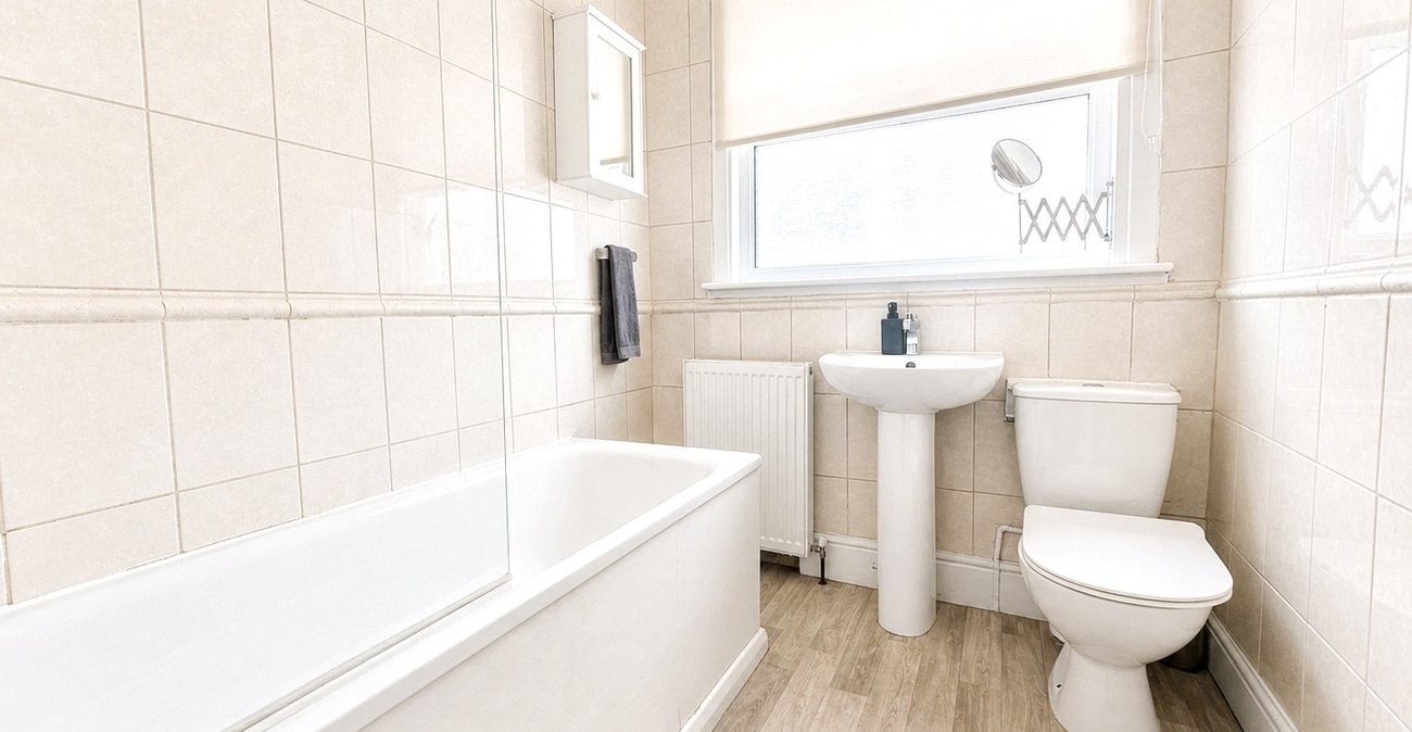 2 bedroom property for sale in London | Robinson Jackson