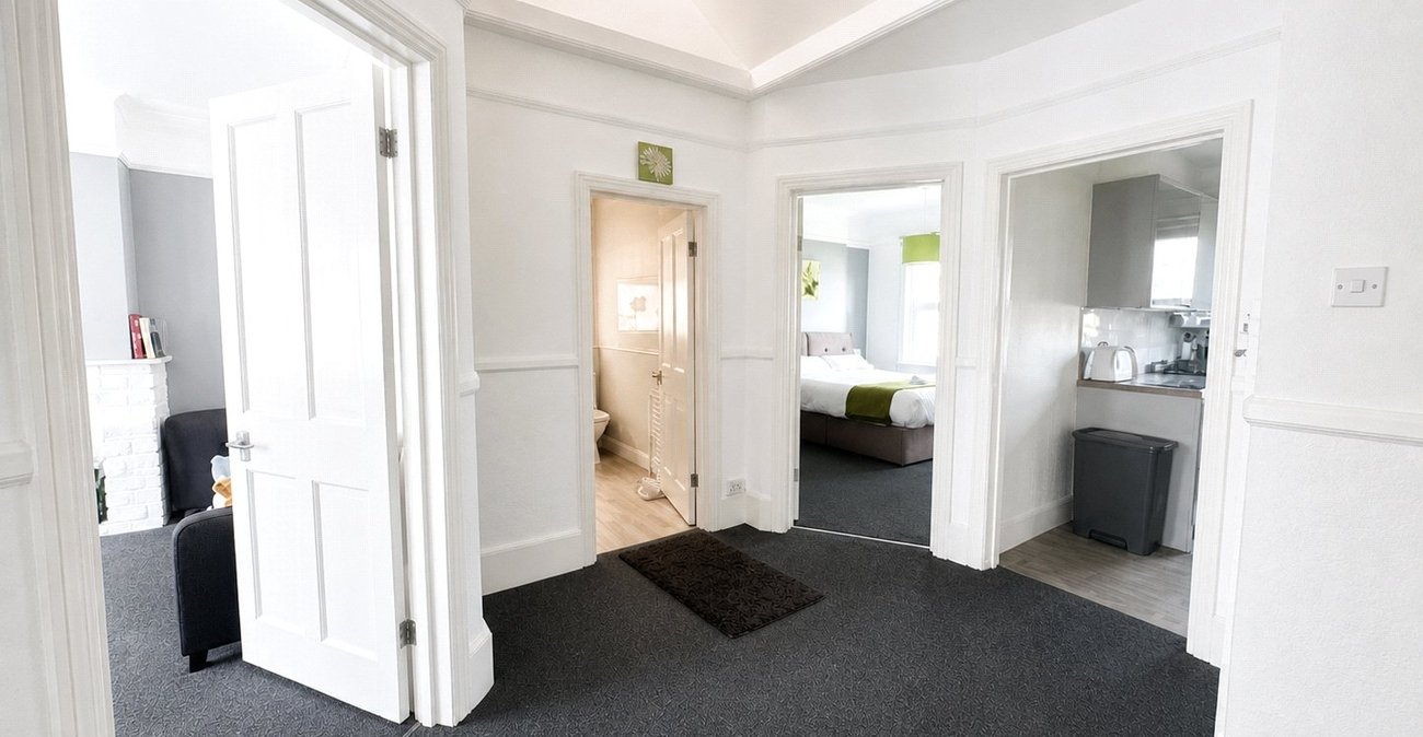 2 bedroom property for sale in London | Robinson Jackson