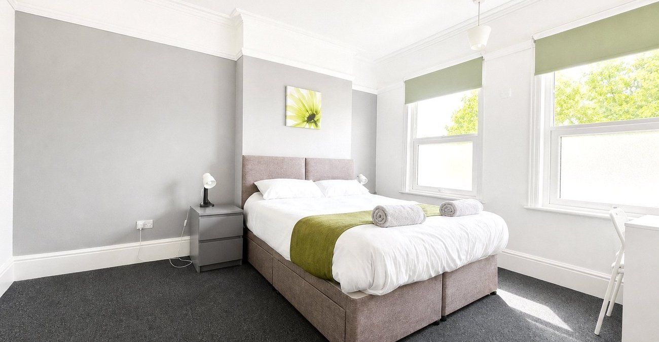 2 bedroom property for sale in London | Robinson Jackson