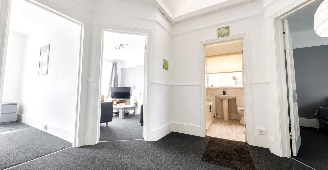 2 bedroom property for sale in London | Robinson Jackson
