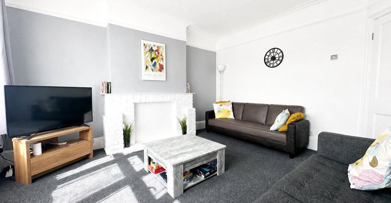 2 bedroom property for sale in London | Robinson Jackson