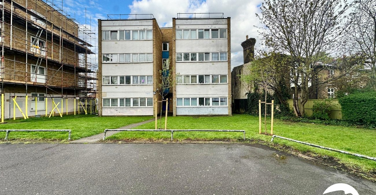 2 bedroom property for sale in London | Robinson Jackson