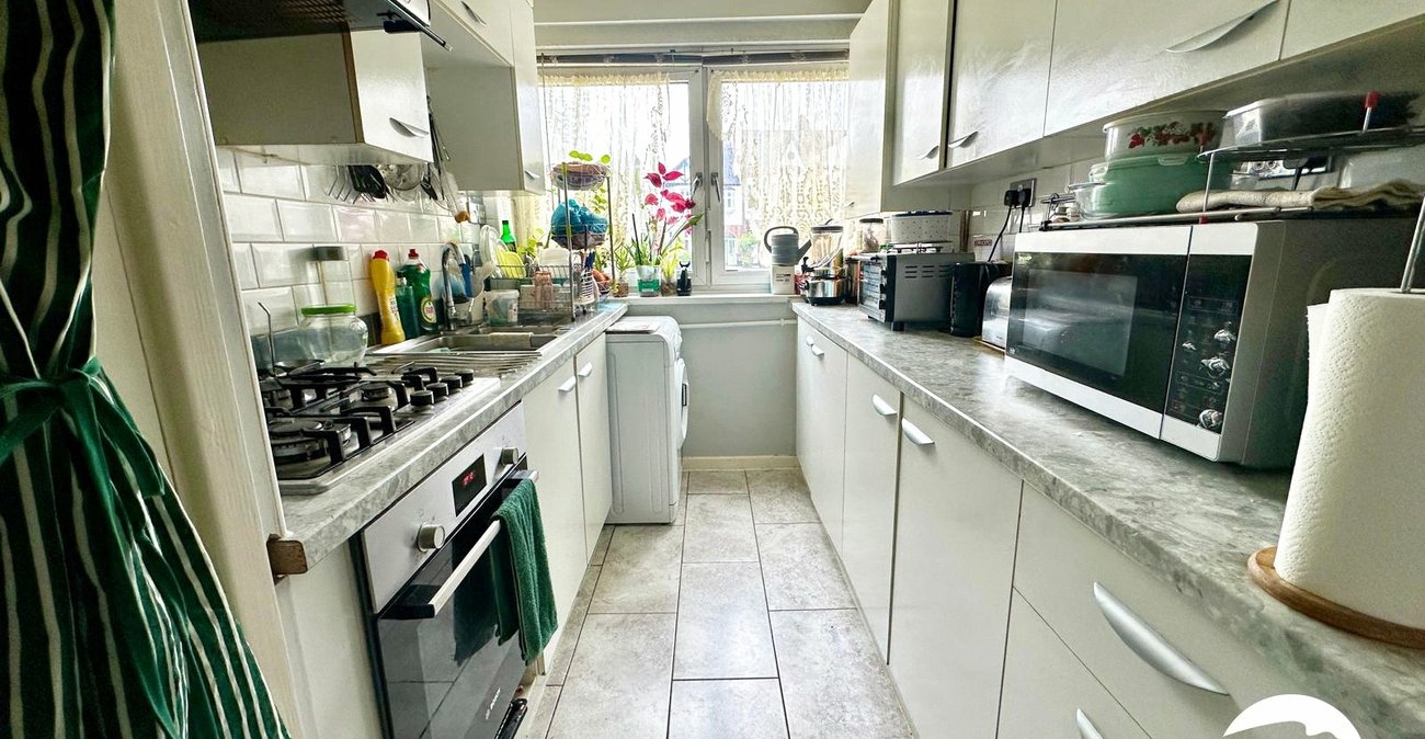 2 bedroom property for sale in London | Robinson Jackson