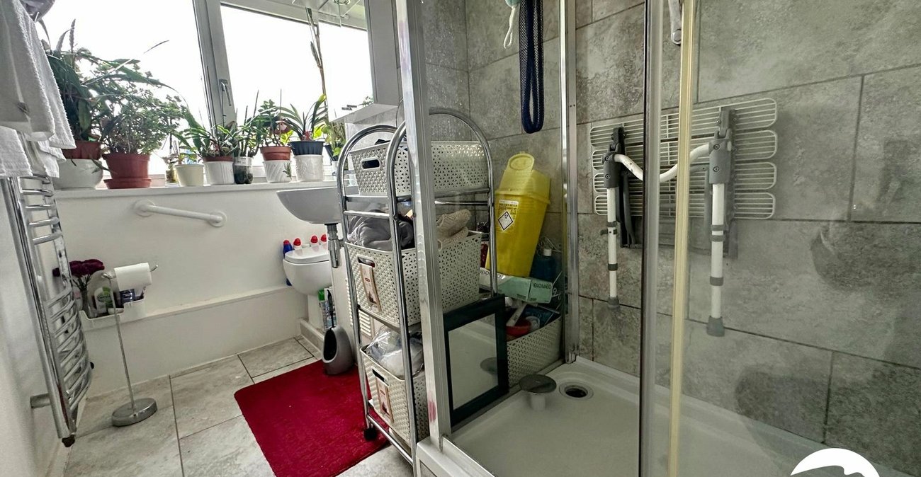 2 bedroom property for sale in London | Robinson Jackson