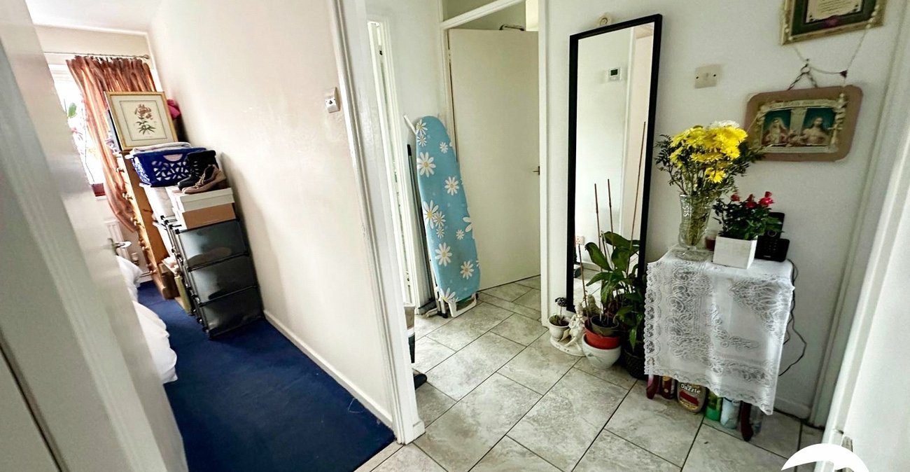 2 bedroom property for sale in London | Robinson Jackson