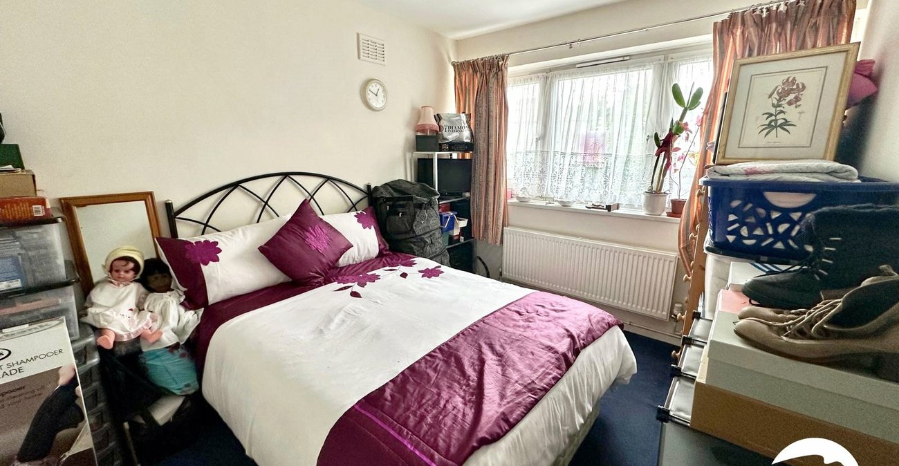 2 bedroom property for sale in London | Robinson Jackson