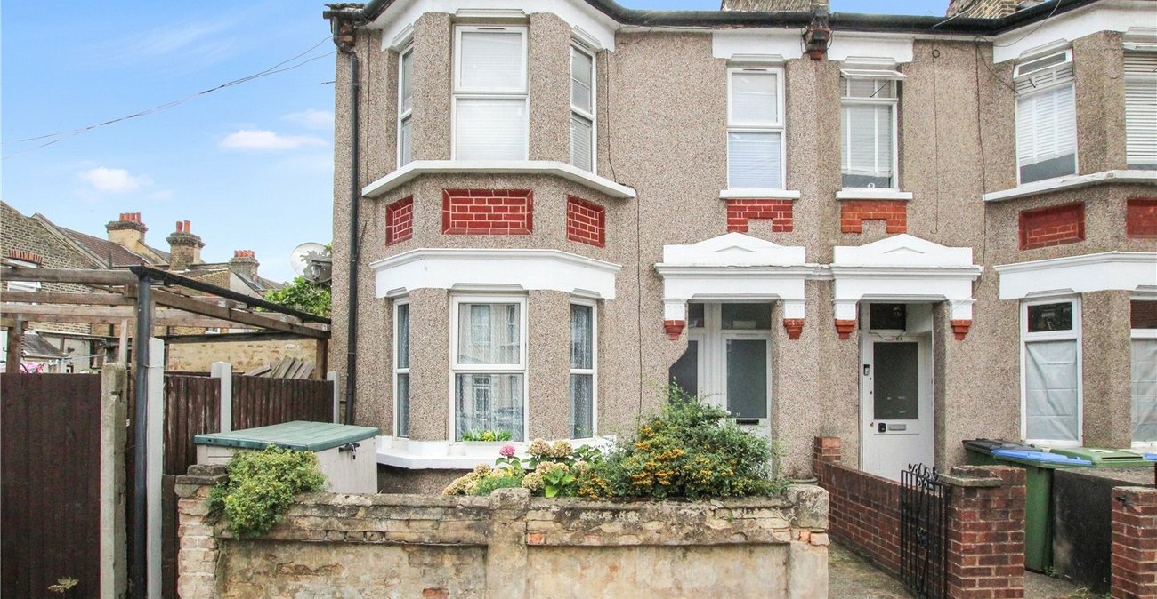 2 bedroom property for sale in Plumstead | Robinson Jackson