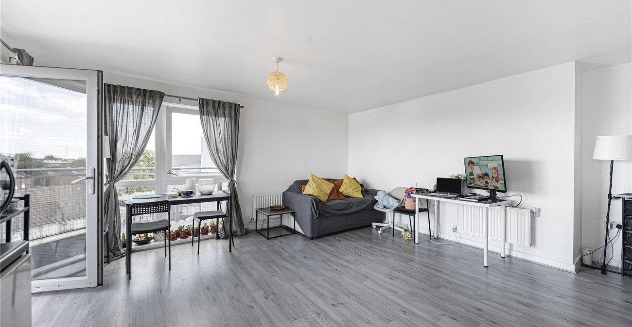 2 bedroom property for sale in Dartford | Robinson Jackson