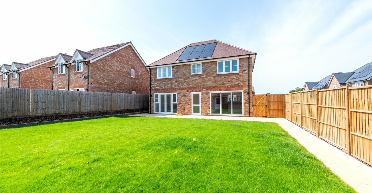 4 bedroom house for sale in Rainham | Robinson Michael & Jackson