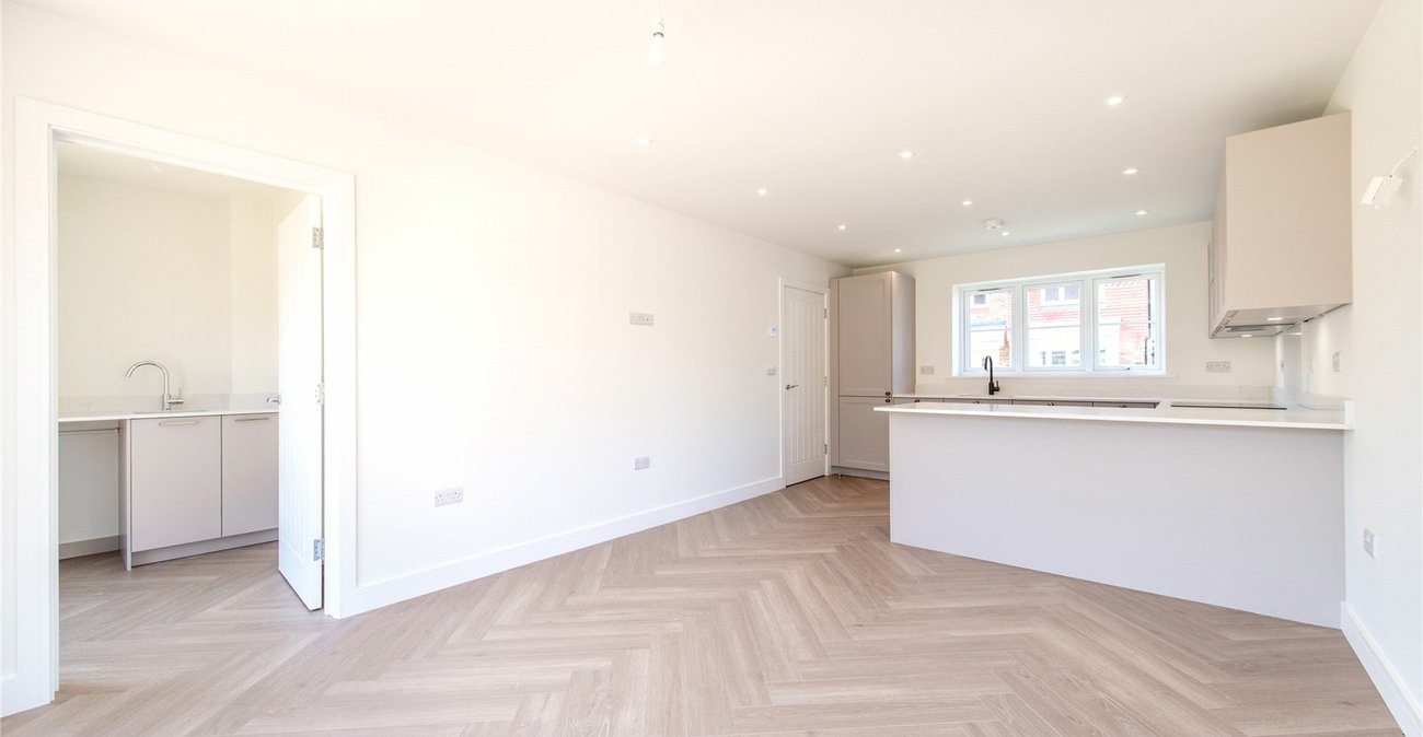 4 bedroom house for sale in Rainham | Robinson Michael & Jackson