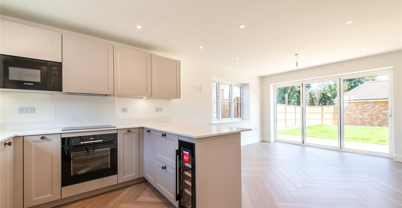 4 bedroom house for sale in Rainham | Robinson Michael & Jackson