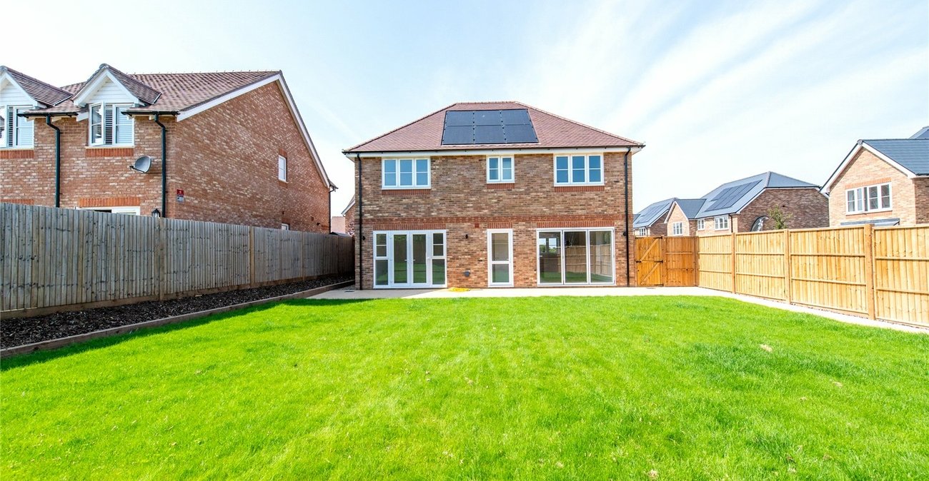 4 bedroom house for sale in Rainham | Robinson Michael & Jackson