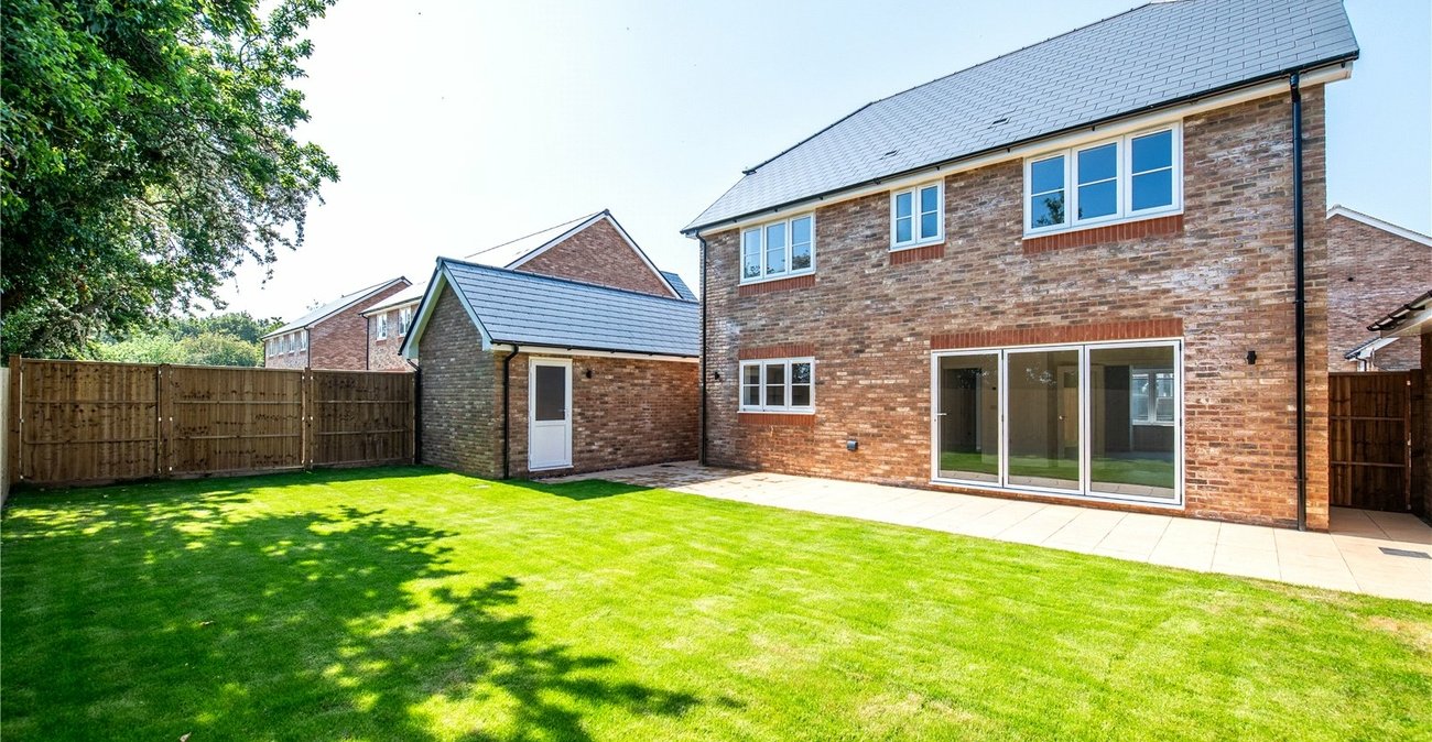 4 bedroom house for sale in Rainham | Robinson Michael & Jackson