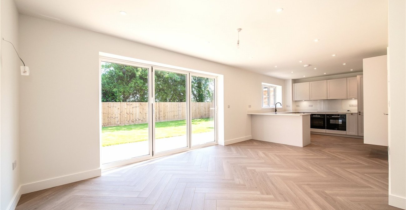 4 bedroom house for sale in Rainham | Robinson Michael & Jackson