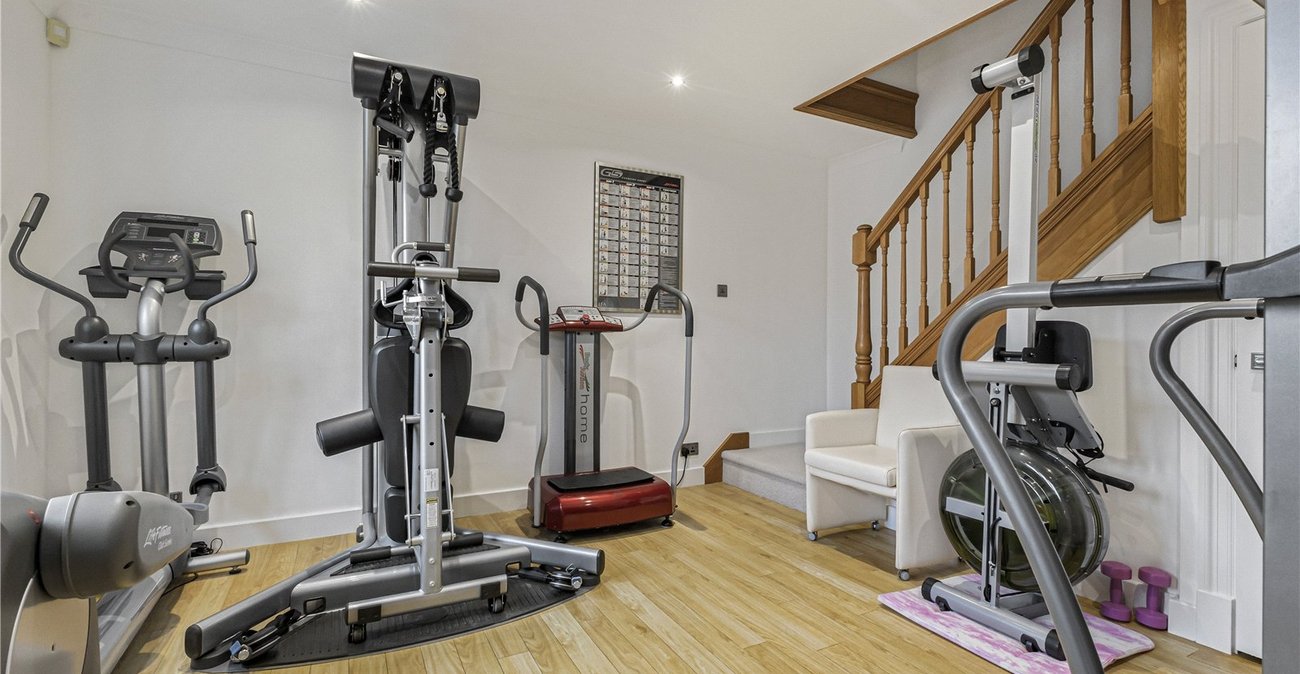 4 bedroom bungalow for sale in Rainham | Robinson Michael & Jackson
