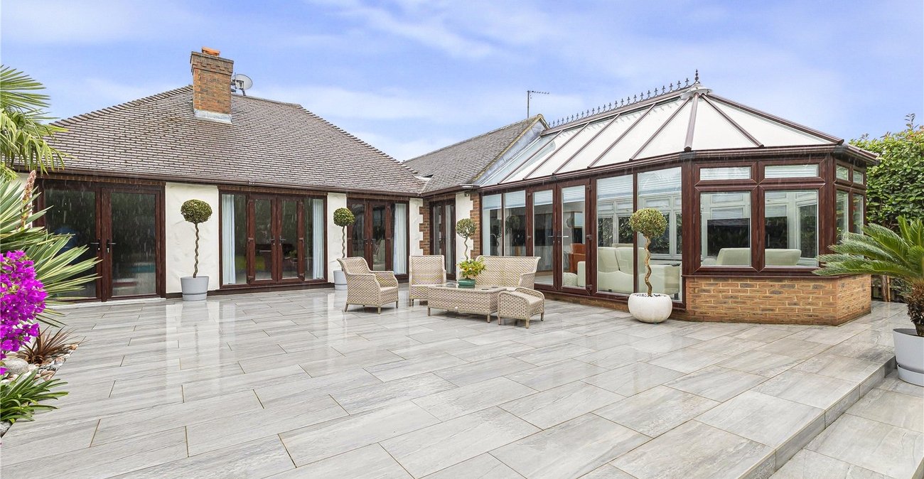 4 bedroom bungalow for sale in Rainham | Robinson Michael & Jackson