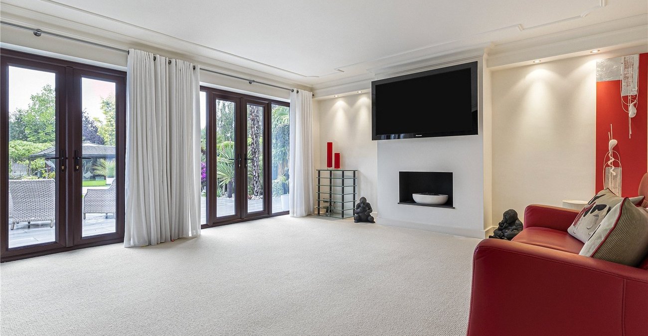 4 bedroom bungalow for sale in Rainham | Robinson Michael & Jackson