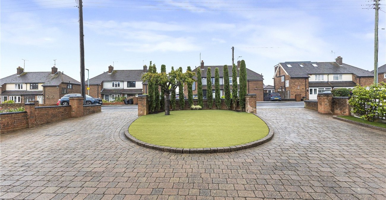 4 bedroom bungalow for sale in Rainham | Robinson Michael & Jackson