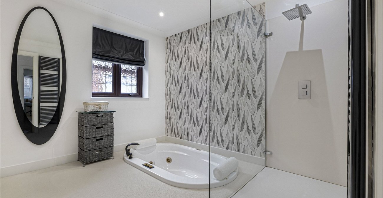 4 bedroom bungalow for sale in Rainham | Robinson Michael & Jackson