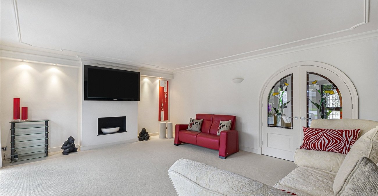 4 bedroom bungalow for sale in Rainham | Robinson Michael & Jackson