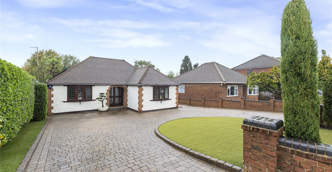 4 bedroom bungalow for sale in Rainham | Robinson Michael & Jackson
