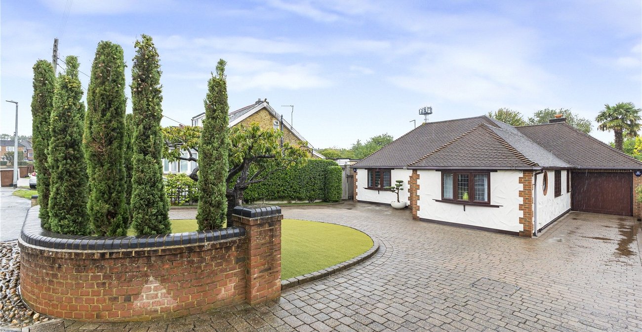 4 bedroom bungalow for sale in Rainham | Robinson Michael & Jackson