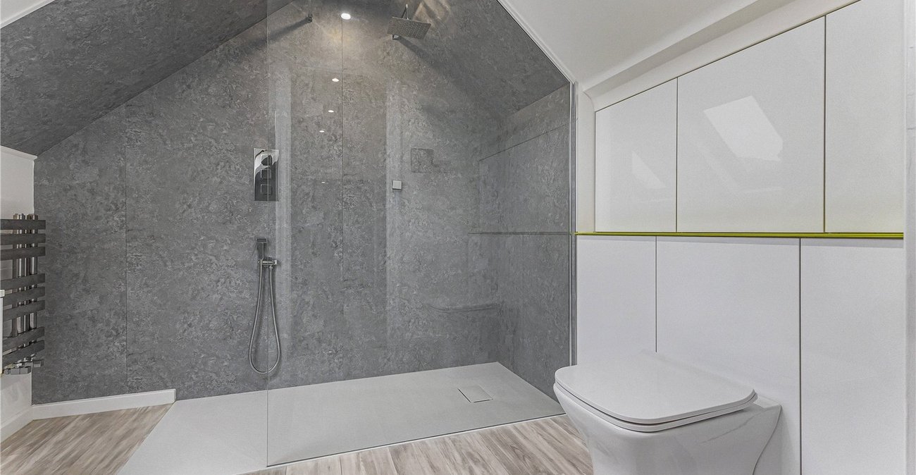 4 bedroom bungalow for sale in Rainham | Robinson Michael & Jackson